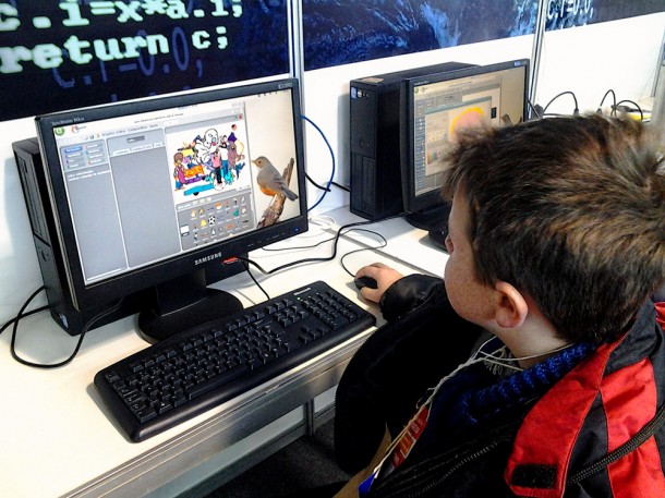Crianças e jovens utilizam o Scratch para criar pequenas animações